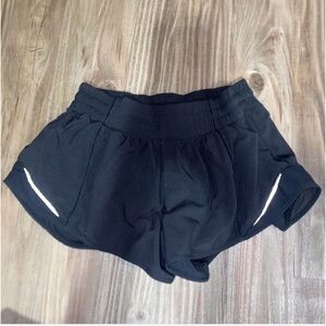 Size 4 Lulu hotty hot shorts 2.5